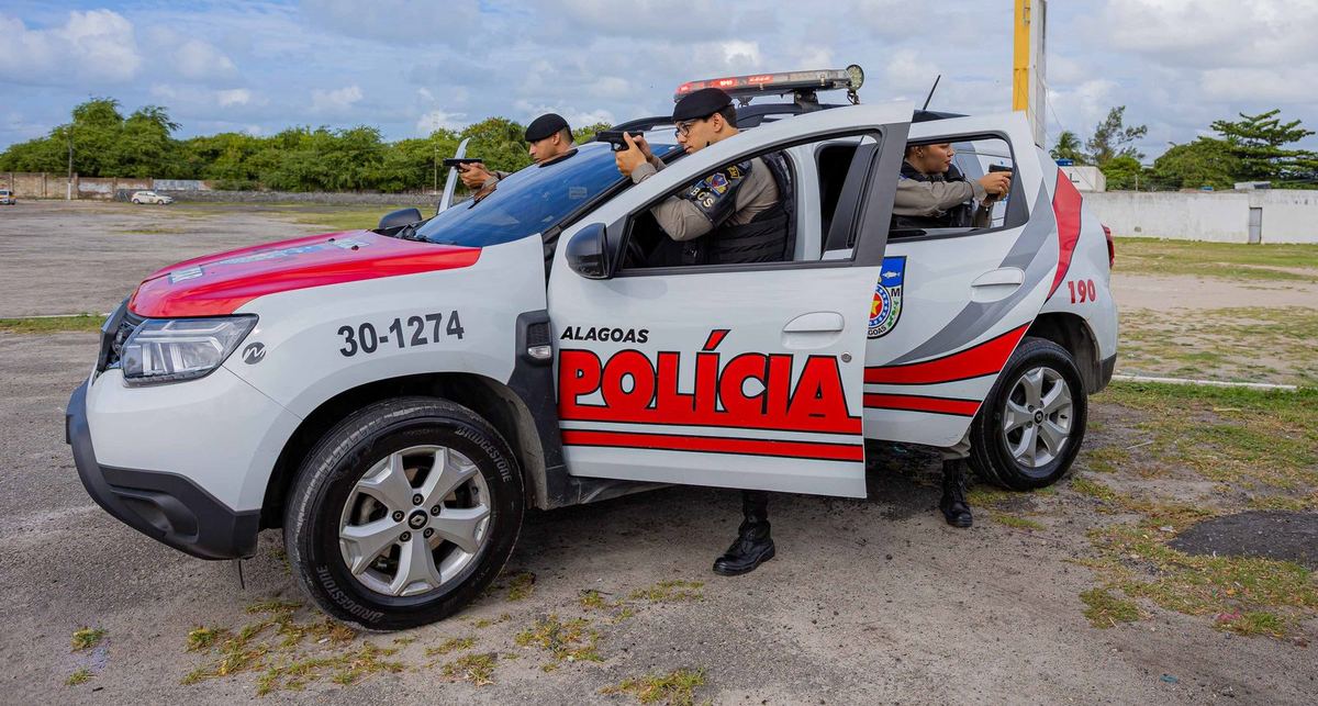Policiais militares da Polícia Militar de Alagoas (PMAL) em foto oficial — concurso PMAL, Soldado e Oficial