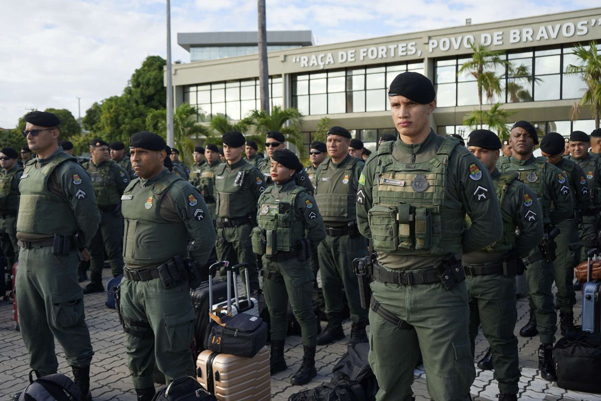 Policiais militares da Polícia Militar do Ceará (PMCE) em foto oficial — concurso PMCE, Soldado